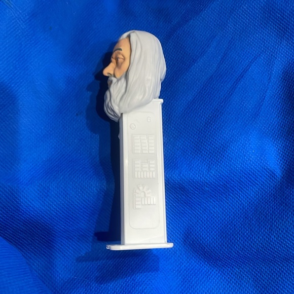The Lord of the Rings PEZ Collectible - Gandalf (Grey & White) #C8 1113930 - Picture 8 of 17